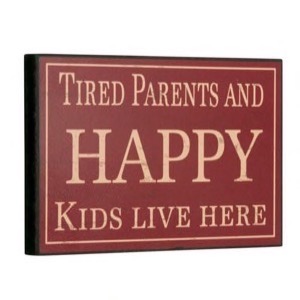 Træ skilt Tired Parents And Happy...25x16cm